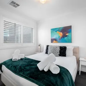 Brisbane Terrace - 3 Bedroom Inner - Free Parking Apartment